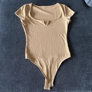 Short-Sleeved Tan Ribbed Bodysuit- Size S US